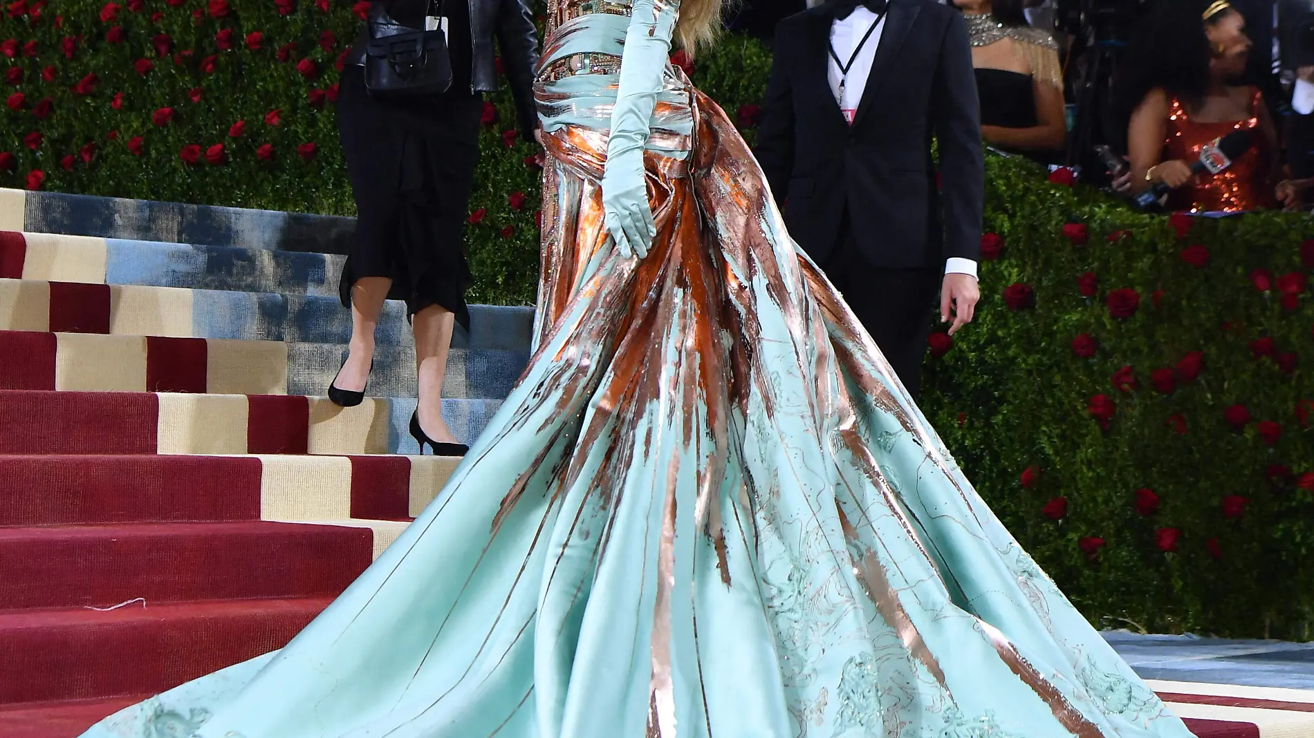 Blake Lively se lleva los reflectores con su vestido multifacético en la Met Gala